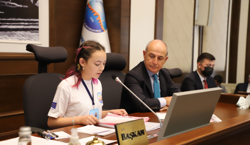 Başkan Akgün: Her Türk vatandaşının asli görevi hainlere geçit vermemektir