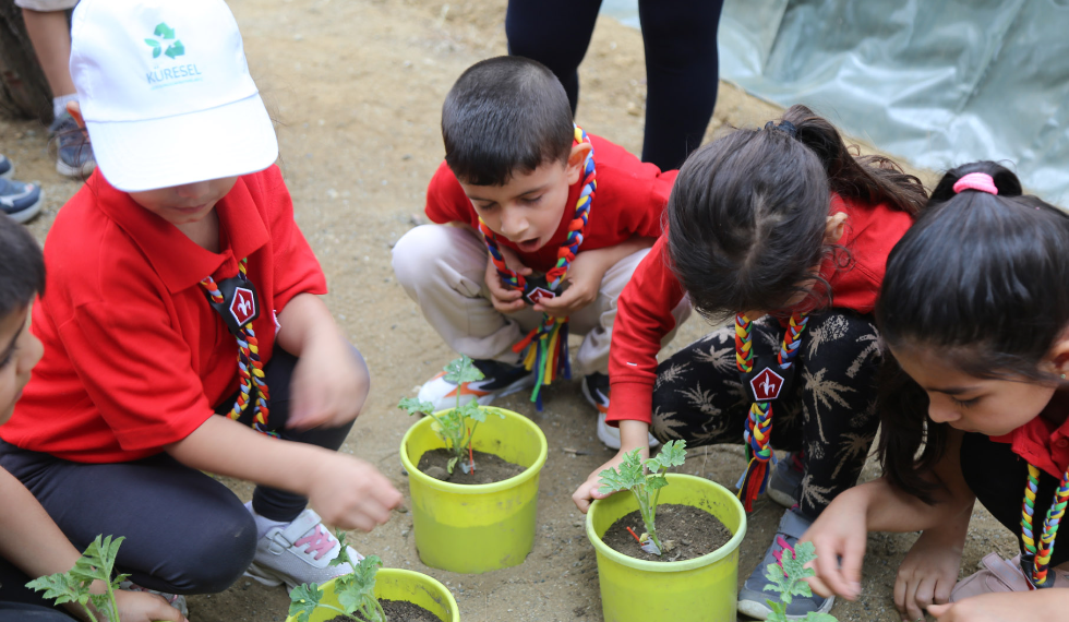 They met in nature on World Environment Day.