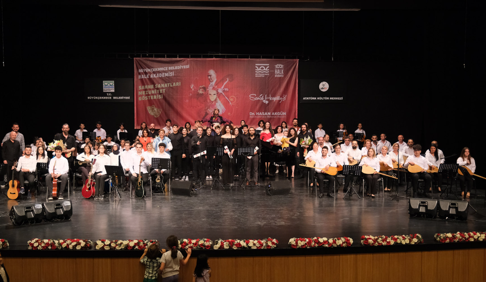 Sahne sanatları öğrencilerinin performansı ayakta alkışlandı