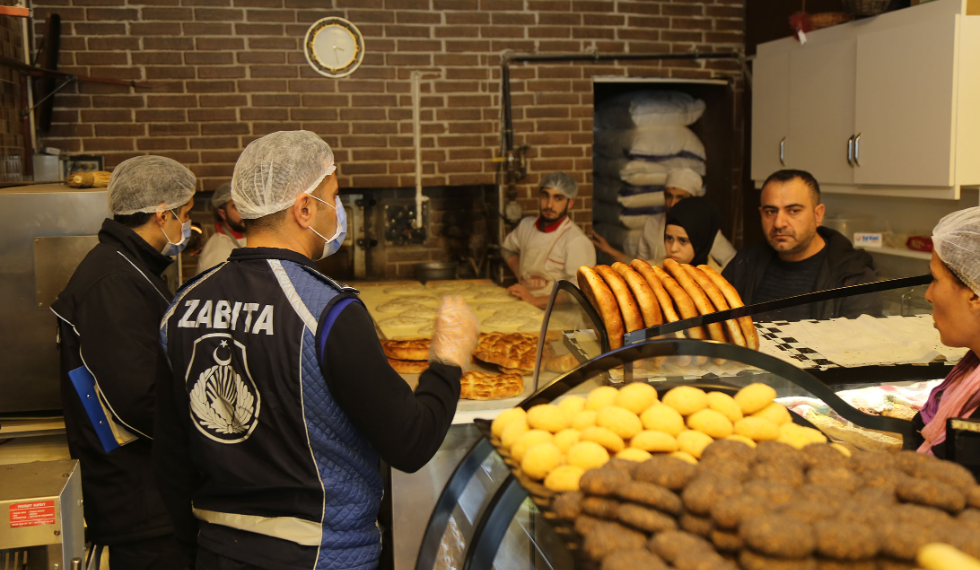 Belediye fırınlarda gramaj ve hijyen denetimi yaptı