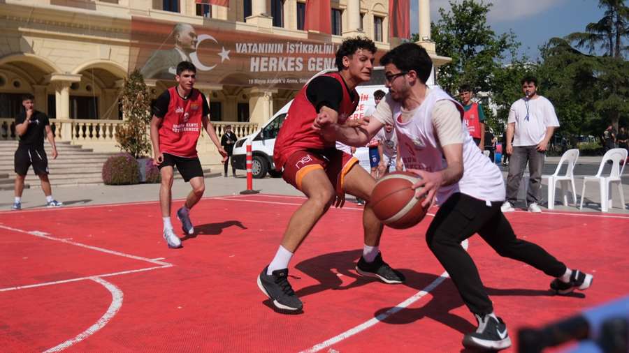 3x3 Basketbol Gençlik Kupası nefesleri kesti