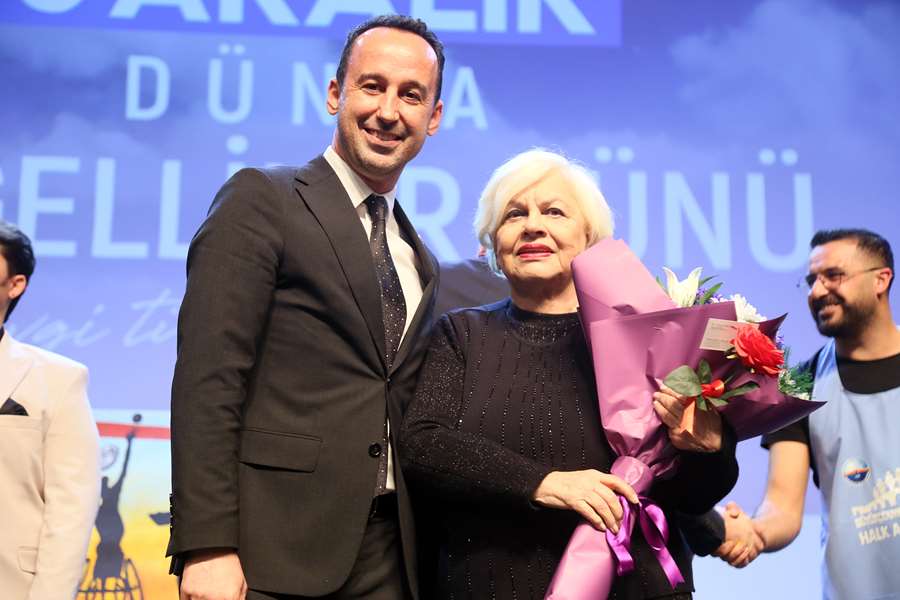 55 yıllık sanat yaşamını anlamlı bir konser ile noktaladı
