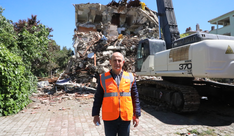 “Başımıza yıkılmadan önce gelin bu binaları yıkalım ve canımızı kurtaralım”