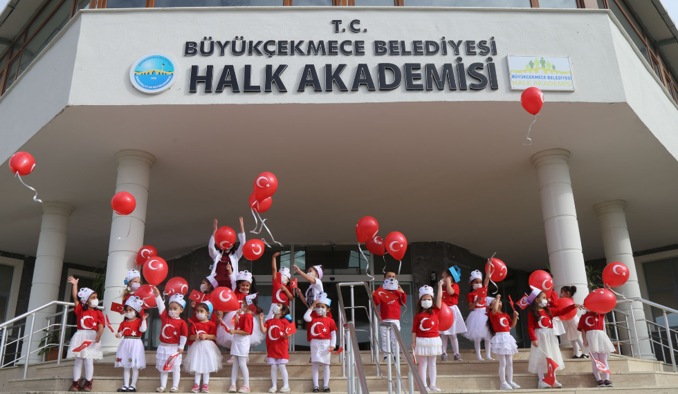Minik yürekler Cumhuriyet için çarptı!
