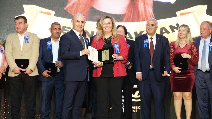 Büyükçekmece’nin gelişmesine katkı sunanlar onurlandırıldı