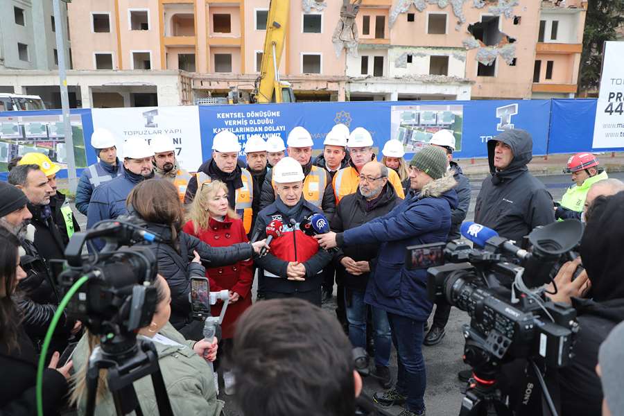 Deprem Haftası’nda deprem riski taşıyan 160 konutun yıkımına başlandı