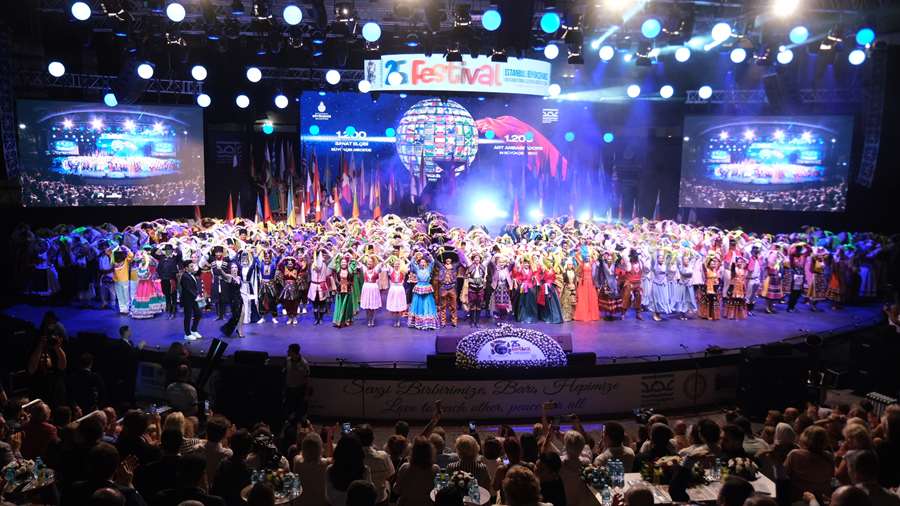 Festivali resmi açılış seremonisi görkemli bir törenle gerçekleşti