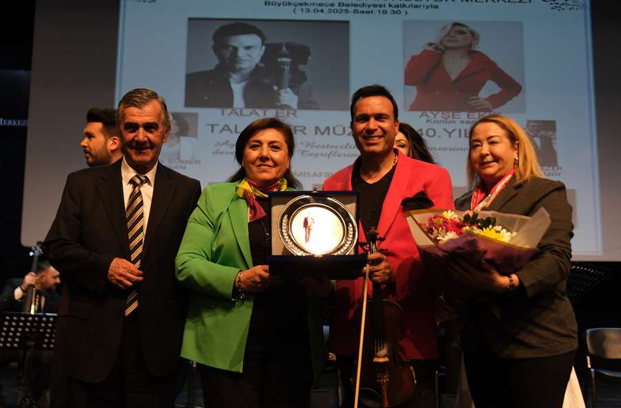 Talat Er, müzik kariyerinin 40. yılını Büyükçekmece'de kutladı